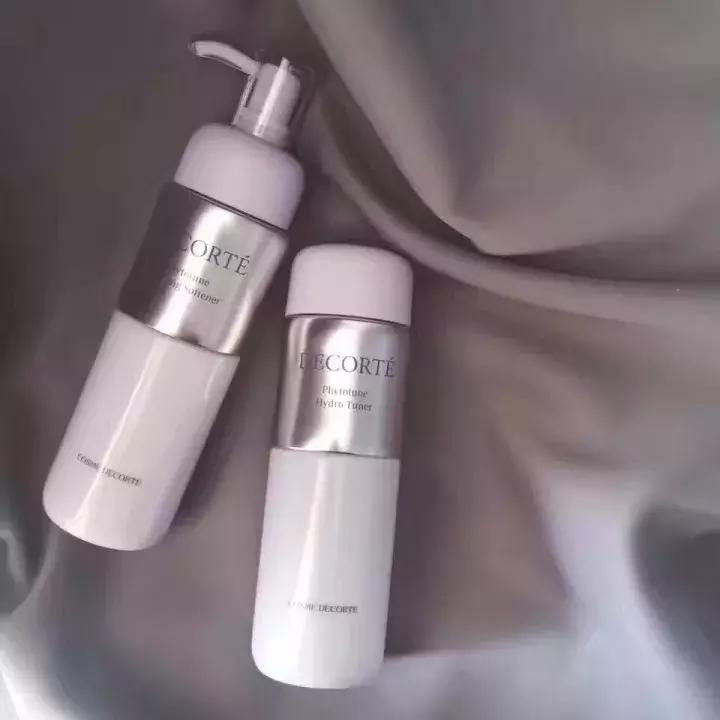 适合干皮的冬季水乳推荐,油皮敏感肌毛孔大适合用什么水乳