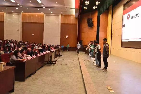 贵州疾控专家进校园：假如室友患了艾滋病你会害怕吗？