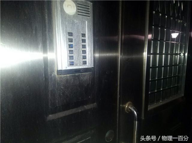 磁力防盗门开锁原理,防盗门锁着小偷是怎么打开的