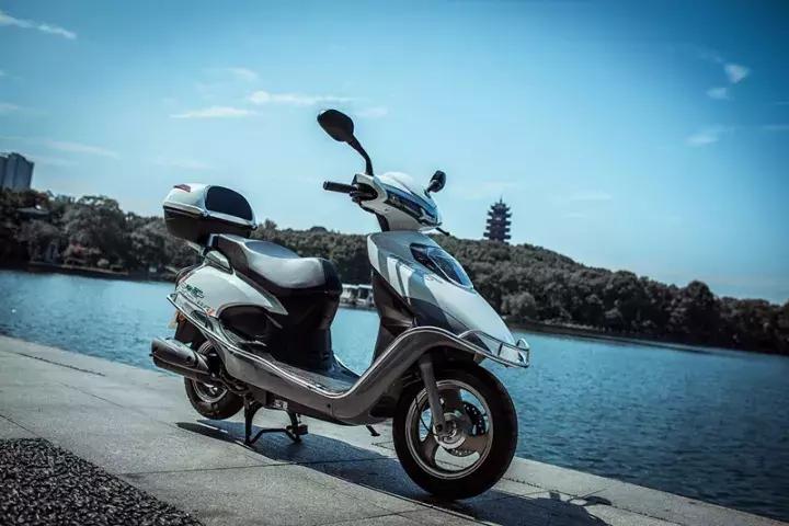 汽车自动灯测评,铃木110踏板摩托车最新款电喷