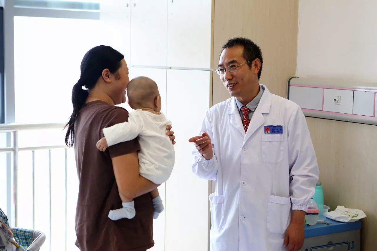 医者仁心纪录片儿科医生李主任,妙手回春医者仁心全文