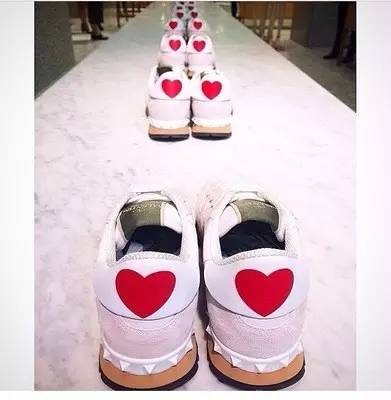 撞到同款鞋,男女同款鞋撞鞋