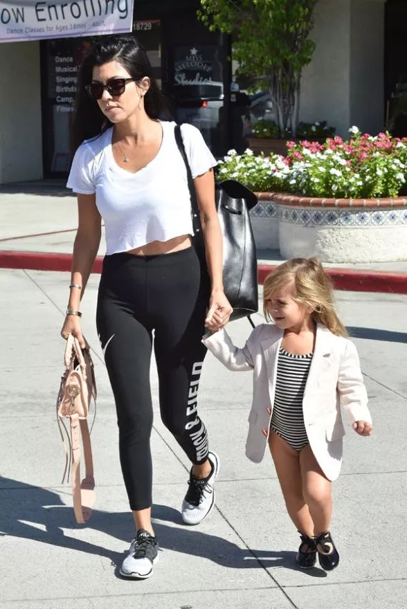 时髦妈咪要把mini包包留给女儿｜OK!Baby宝贝穿搭