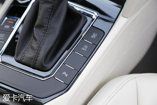 谁是A+标杆？凌渡还是速腾？