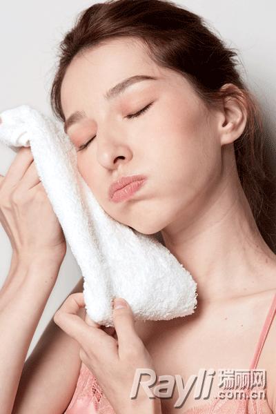 刘嘉玲晒美照状态好,刘嘉玲素颜照判若两人