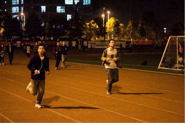 来不及想文案了要去看电影,来不及想