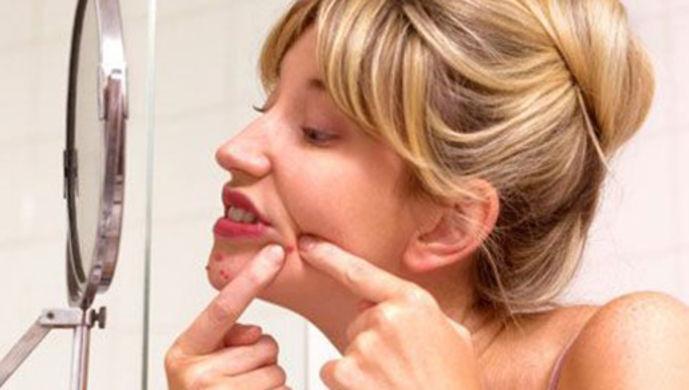 小伙挤痘痘患上败血症险些丧命,挤痘痘得败血症