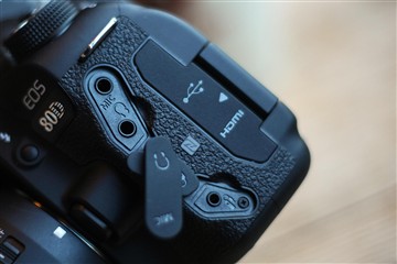 佳能eos80d拍照怎么样,七年前的佳能eos80d相机值得入手