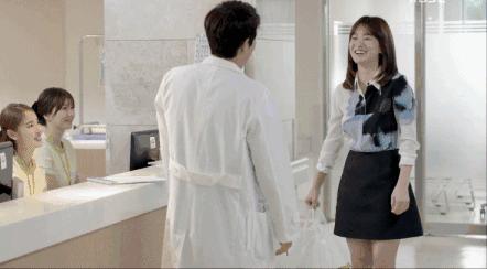 《太阳的后裔》大解析│宋仲基觉得宋慧乔的衣服多少钱？