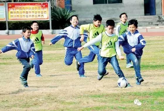 小孩踢足球体能跟不上是什么原因,8岁踢足球会导致长不高吗