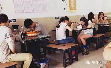 为全国人民科普火锅串串麻辣烫是每一个成都人的毕生课题