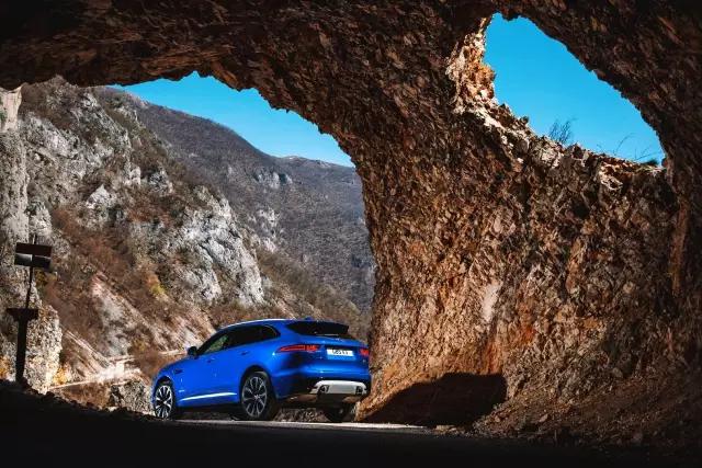 捷豹f-pace3.0t保时捷macans,2022款捷豹f-pace焕新而至