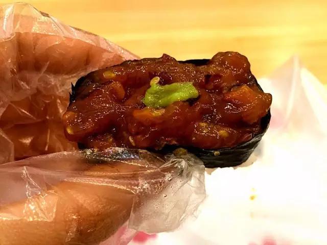 在包头这家小店能把饭吃出五颜六色,逛街饿了来一份瞬间满血复活