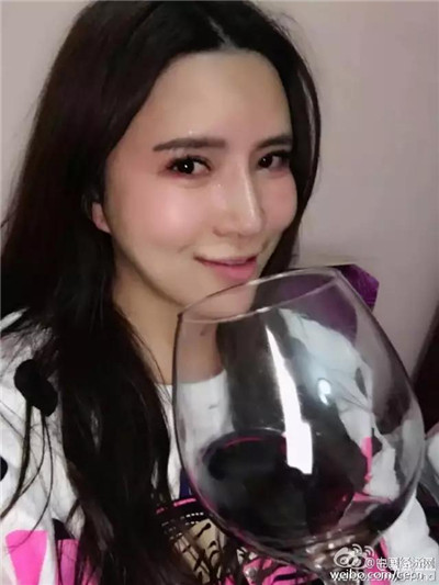 美女炫富致公司崩盘“中晋系”是如何非法集资？