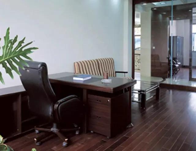 哪种实木地板好适合家用,选地板看预算