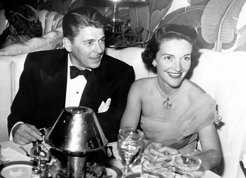 这一次，南希·里根永远陪伴在了她的“罗尼”身旁