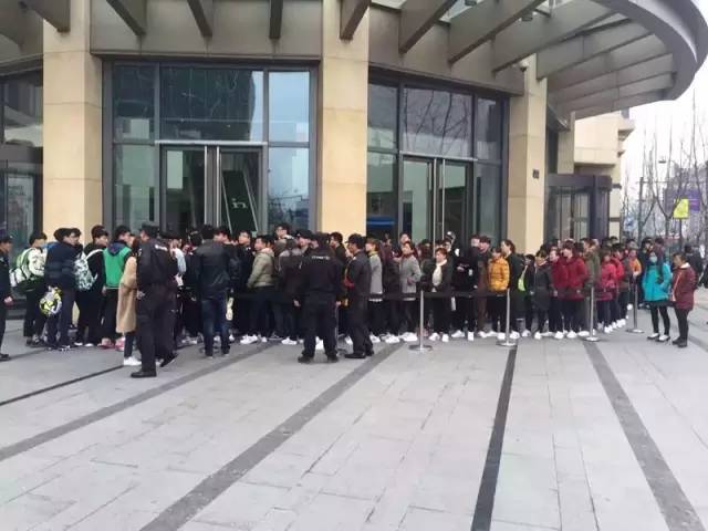 火遍大街小巷的鞋子,火遍全世界中国鞋