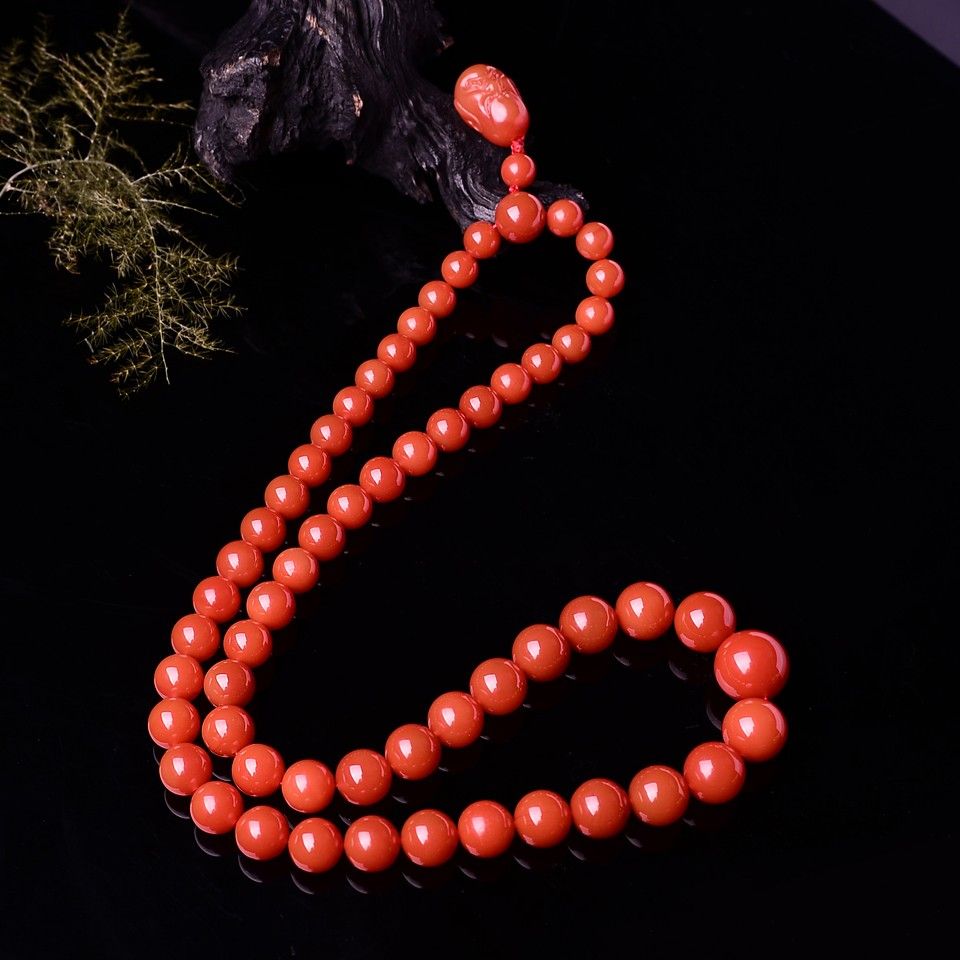 什么人适合戴南红及禁忌,女人戴南红玛瑙好处和禁忌