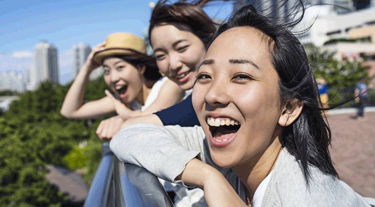 怎样去法令纹鱼尾纹泪沟最有效,人到中年怎么消除脸上的法令纹