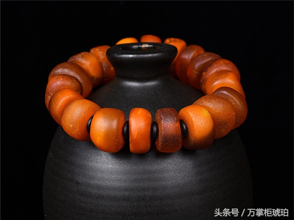 蜜蜡也有档次之分，低档蜜蜡有哪些特征！