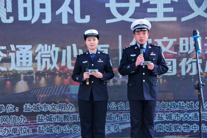 122全国文明交通安全日启动仪式,122全国交通安全日交警来到校园