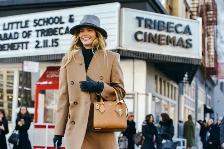 同一套衣服穿起来效果是怎么样的,毛衣搭配轻奢时尚怎么穿都好看