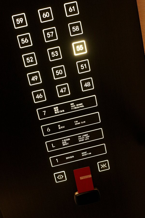 矗于湘江之畔，对望岳麓之巅，记长沙君悦酒店