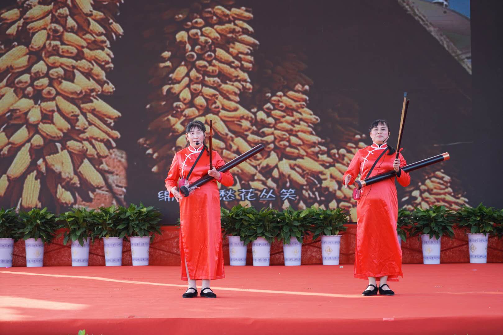 重庆美食之万州烤鱼,万州烤鱼第二届烤鱼节介绍