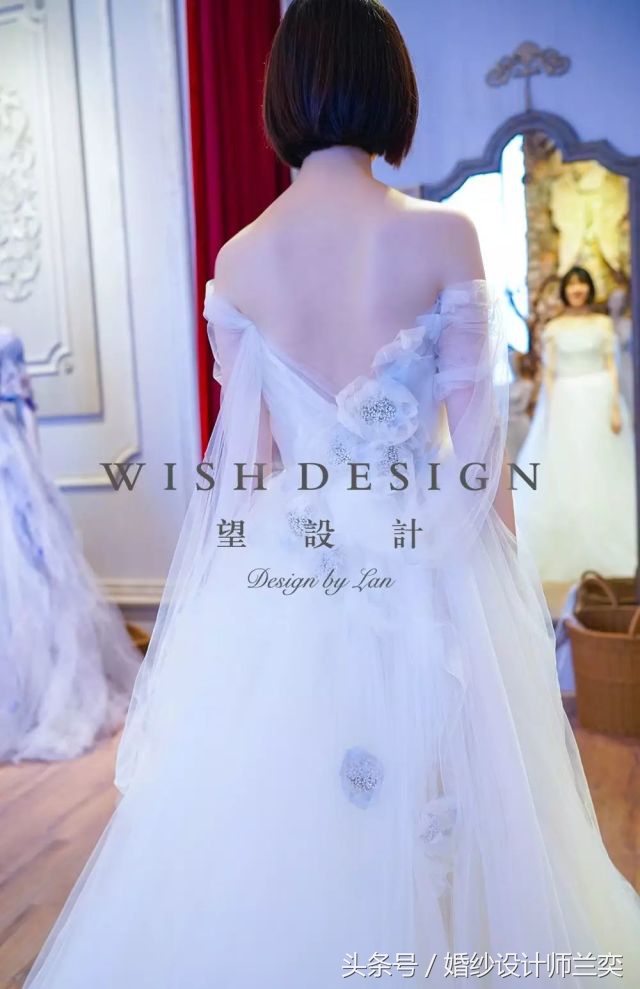 蓝色礼服婚纱风格,婚礼布置蓝绿适合哪种婚纱