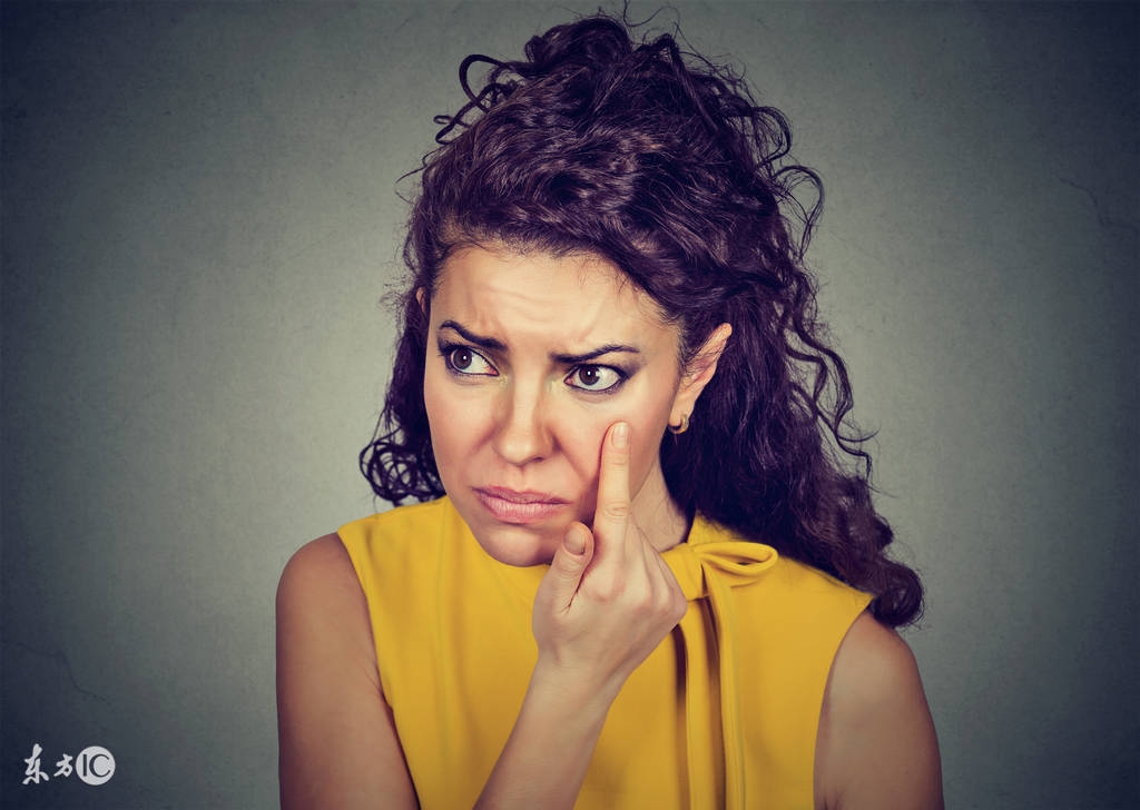 眼睑浮肿是什么原因引起的怎么办,眼睑浮肿是什么原因怎么办