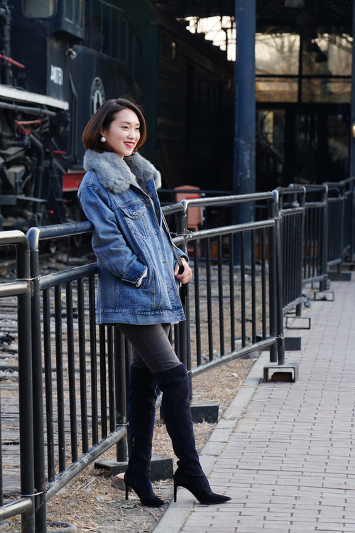 索尼fe24-105mmf4配哪款相机,小巧索尼微单像素高