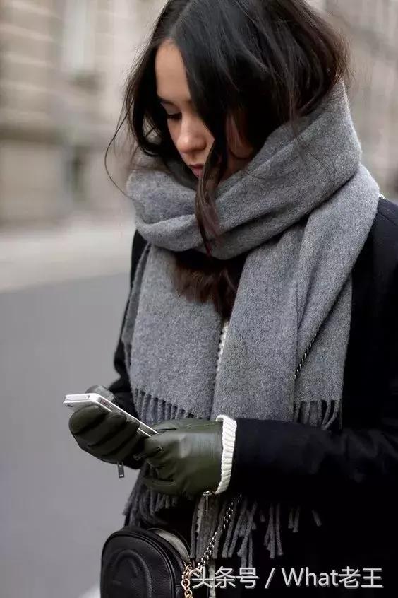 lv羊绒围巾哪个颜色最百搭,买羊绒围巾哪个颜色最百搭