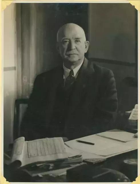 耗时40年,花费300万购置千件中华*物文**,这个美国人偏要捐给中国