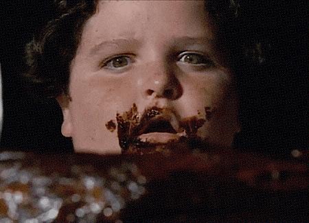 先等下，我吃块巧克力减个肥再跟你们说