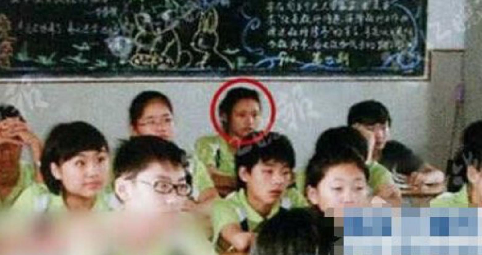 奔跑吧兄弟谢依霖林允何穗,何穗童年照