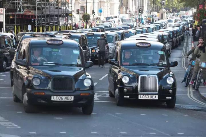 国外奔驰出租车和国内一样吗,哪个国家出租车都是奔驰宝马