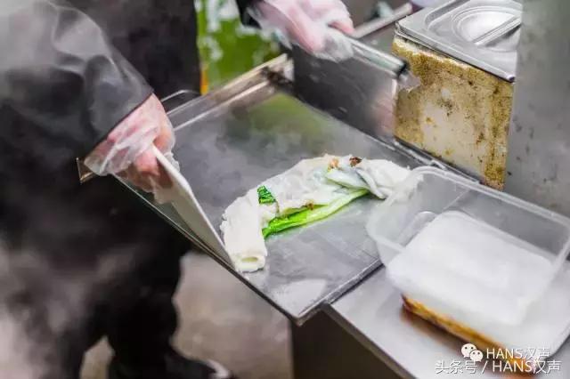 这家汉口深巷咖啡馆里的抄手摊，文青云集，肠粉只卖7元