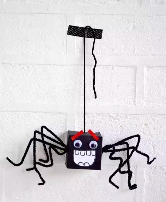 废旧物品手工吊饰小学,幼儿园废旧灯泡手工制作吊饰