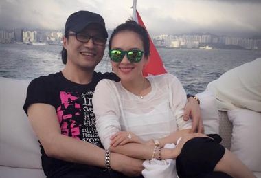 章子怡晒与汪峰聊天记录,网友说竟然保存自己表情包!子怡神回复