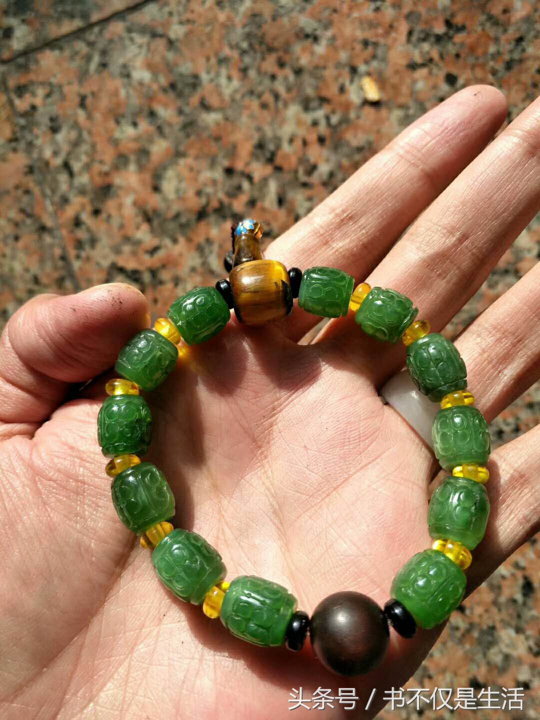 和田玉青花籽料原石摆件市场价格,珍藏级和田玉青花籽料山水画原石