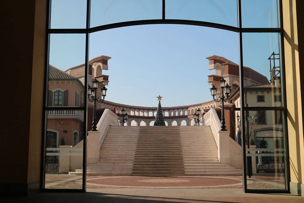 盘点雪天路滑摔倒爆笑场面,自驾游雪地上遇到突发事件