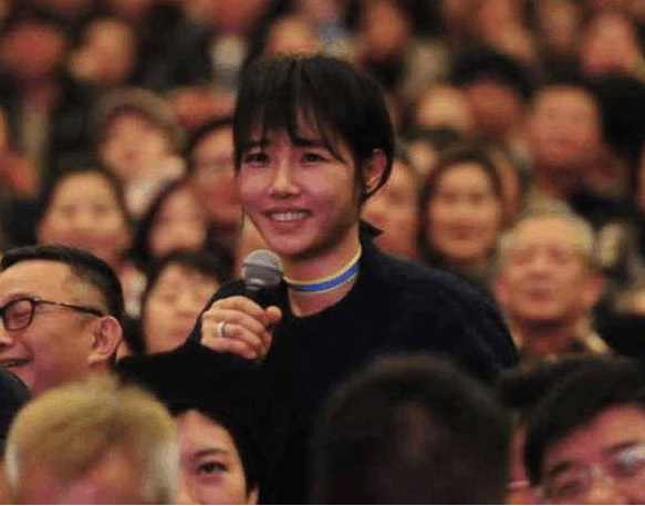 白百何烟丝卷评价 (白百何深夜逛地摊)