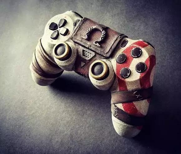 当你在玩游戏时，这些人已经把游戏手柄玩出花来了