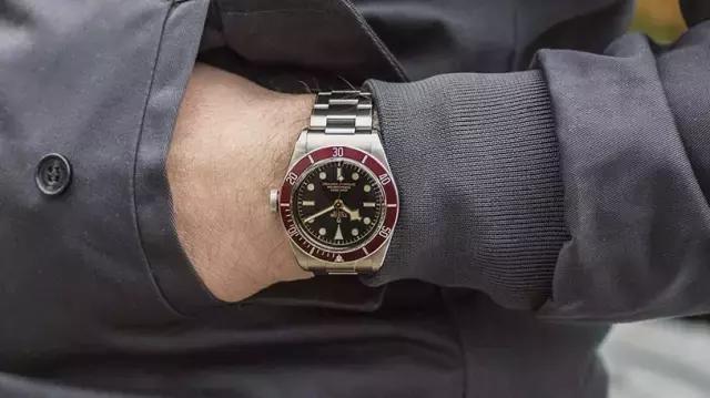 帝舵小红花、欧米茄海马,这些爆款找马云支付宝借2万就能到手!