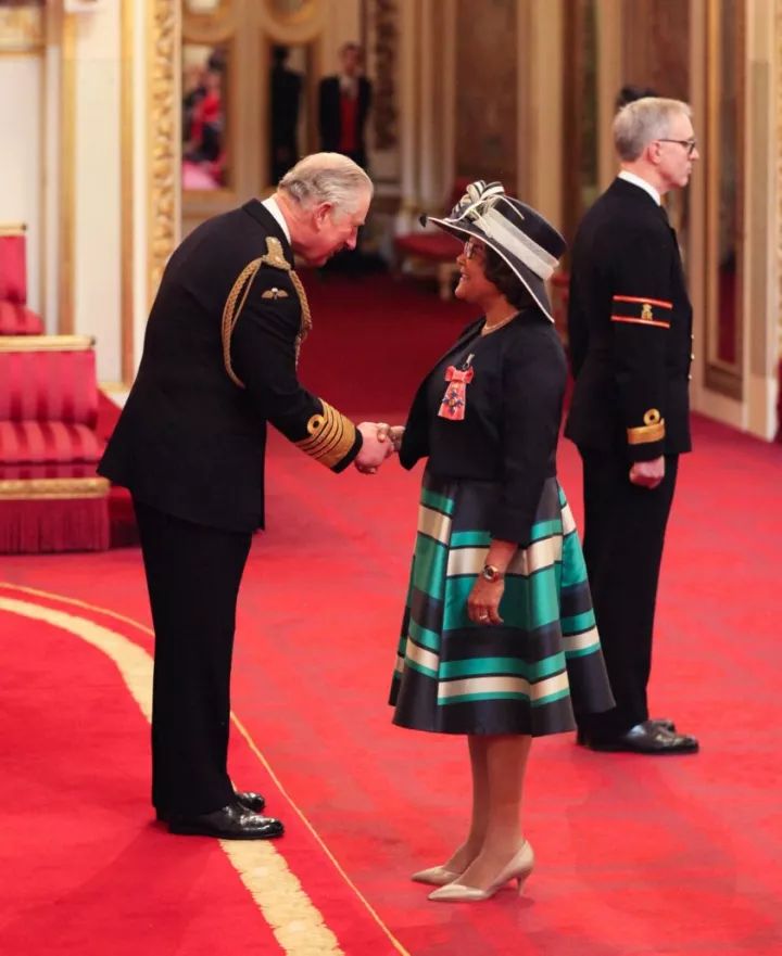 被授予英国勋章名人,被授予共和国勋章获得者