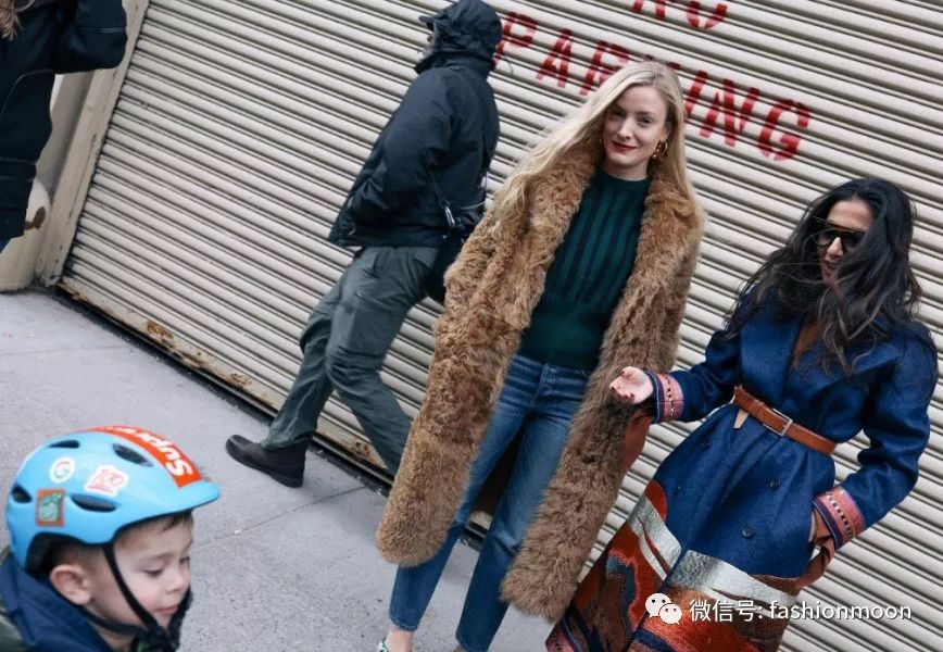 时髦潮女孩冬季穿搭攻略 (圣诞色彩搭配什么衣服)