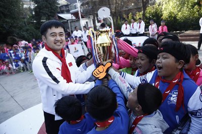 安踏集团捐赠4000万御寒物资,安踏集团捐100亿成立教育基金会