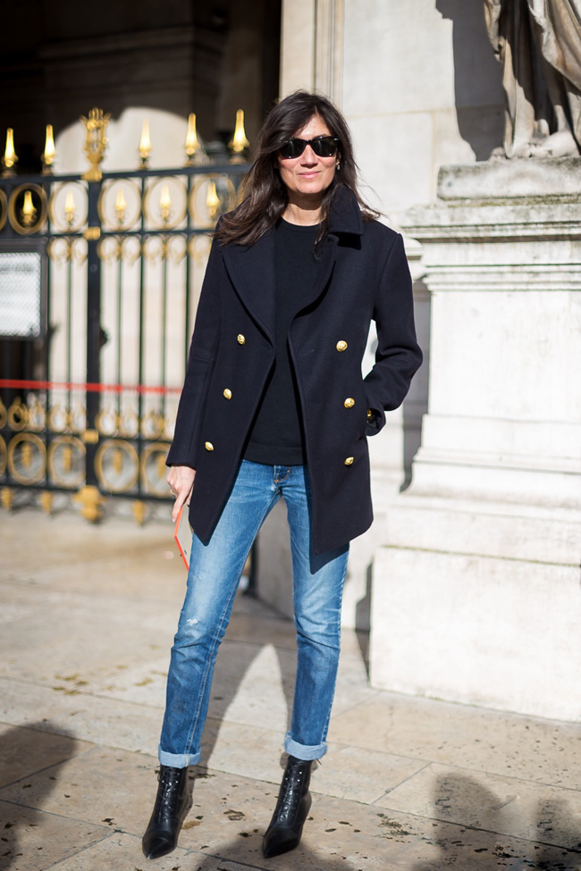 奶茶色短靴和复古蓝牛仔裤搭配吗,直筒牛仔裤搭配马丁短靴