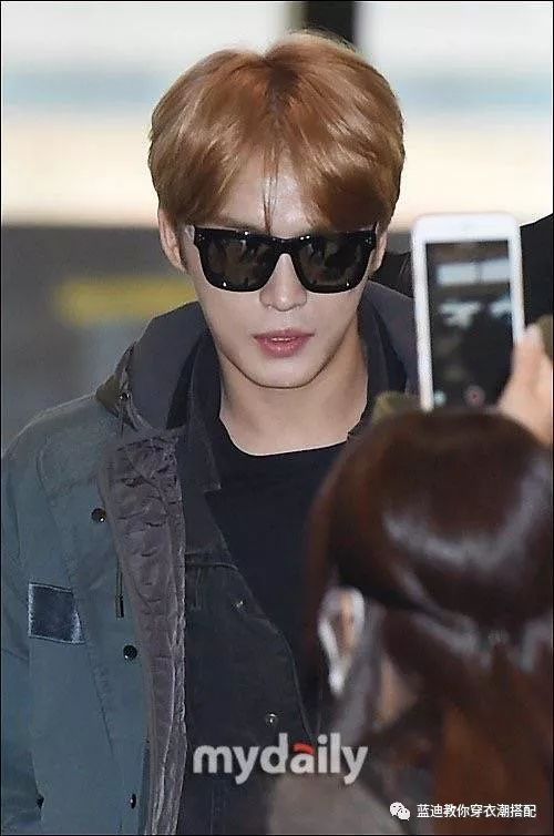 插播男明星｜边伯贤罗志祥金在中机场*服私**，活动*服私**搭配