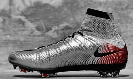 足球鞋要买大一码还是刚刚好,足球鞋必须买大一码吗